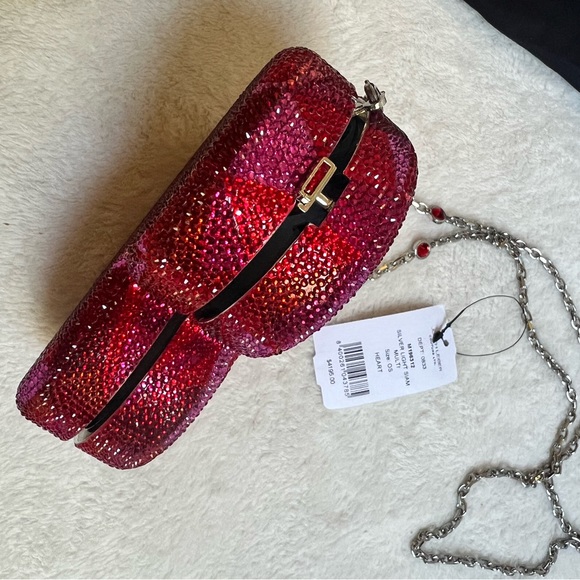🖤SOLD🖤 Judith Leiber Couture Ruby Crystal-Embellished Heart-Shaped Clutch - Picture 12 of 17